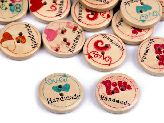 Boutons décoratifs en bois avec mention « handmade » (« fait à la main»)