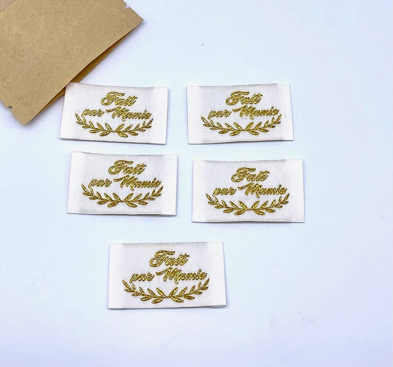 Étiquette Tissée à coudre "Fait Par Mamie" Beige et Lurex