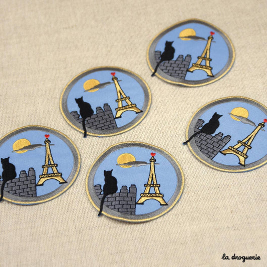 LA DROGUERIE - Ecusson Chat sur les toits