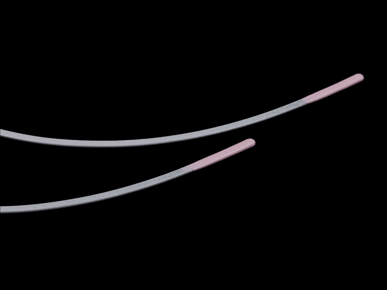 Armature métallique pour soutien-gorge, plate