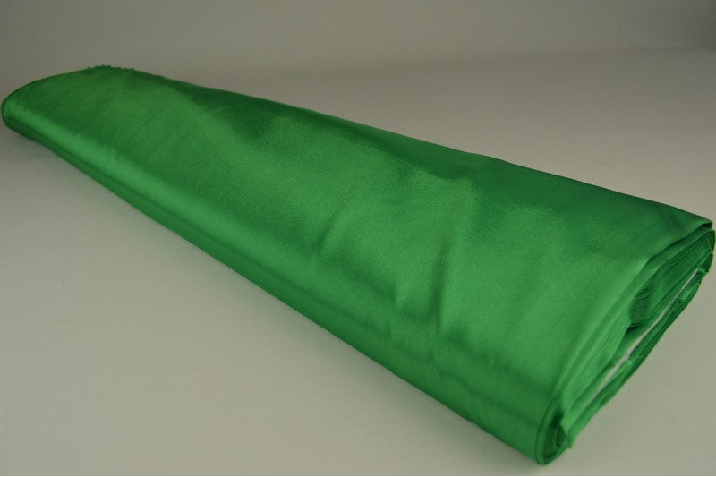 Satin (polyester) en précommande par 2 mètres