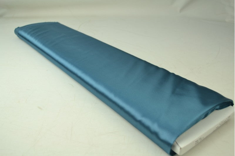 Satin (polyester) en précommande par 2 mètres