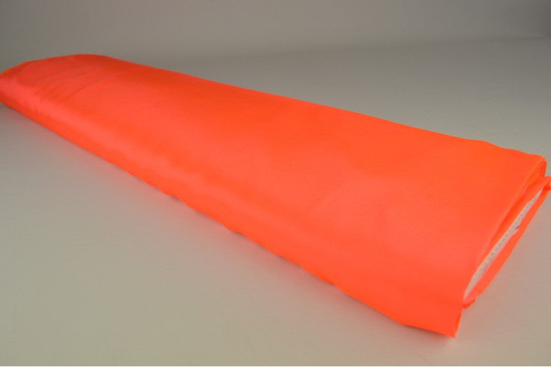 Satin (polyester) en précommande par 2 mètres
