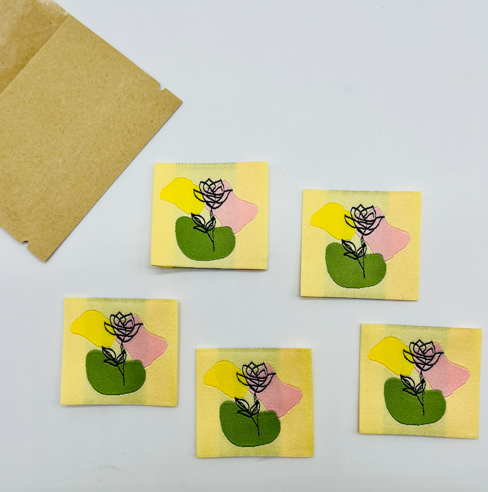 Étiquette à coudre : Fleur au trait