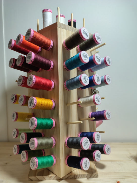 Offre Saint Valentin - présentoir à fils et 45 bobines de fil (500m ASPO / AMANN)